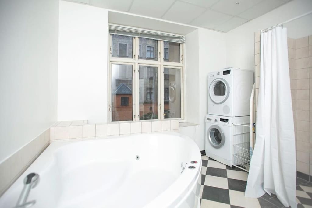 Large & Bright 3Br Apartment W Whirlpool Near Metro Copenaghen Esterno foto