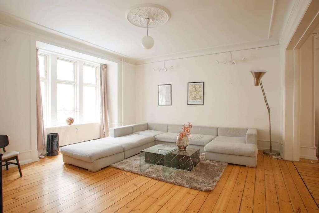 Large & Bright 3Br Apartment W Whirlpool Near Metro Copenaghen Esterno foto