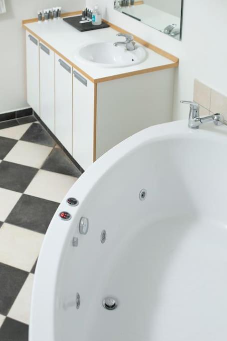 Large & Bright 3Br Apartment W Whirlpool Near Metro Copenaghen Esterno foto