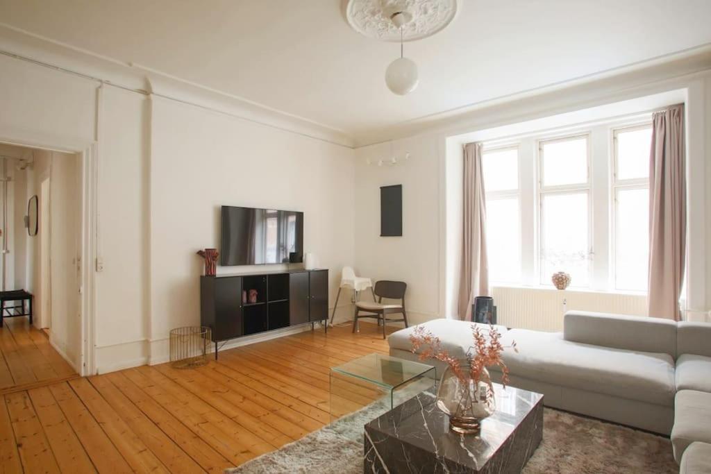 Large & Bright 3Br Apartment W Whirlpool Near Metro Copenaghen Esterno foto